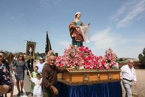 Numerosos pulpileños participan en la Procesión al Monte Calvario