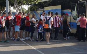 400 aficionados rojiblancos apoyarán al Almería en el Martínez Valero