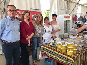 La diputada de Agricultura visita la Feria de la Rosquilla de Alhama