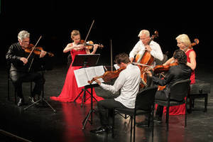 Pinchas Zukerman inspira a los almerienses a amar el violín en su concierto en el Auditorio