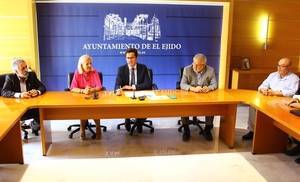 Firmado el convenio entre el Ayuntamiento de El Ejido y el Consorcio de Transporte para potenciar la intermodalidad