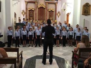 Las voces del Coro Pedro de Mena envuelven la Ermita de San Sebastián