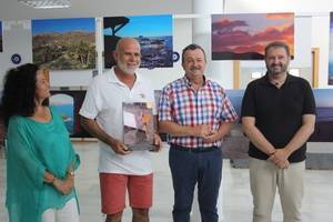 Playa de Los Nardos de San Juan de los Terreros acoge el acto de izada de Bandera Azul