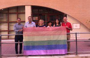 Ausencia del alcalde de Albox en el izado de la bandera LGTBI