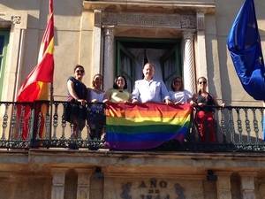 Bandera LGTBI en Cuevas