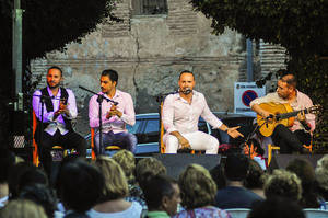 Plazeando continúa difundiendo la afición al Flamenco en las plazas del Casco Histórico