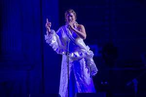 Estrella Morente y el fulgor de su voz cristalina iluminaron la noche en la Plaza de la Catedral