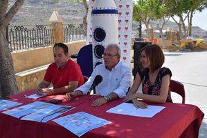 'Paseando entre Velas', inicia su cuenta atrás con la presentación del programa al pie de la Iglesia Fortaleza