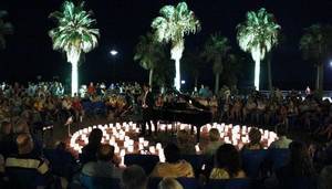 Rotúndo éxito del concierto '1 Piano &amp; 200 Velas' celebrado en El Palmeral