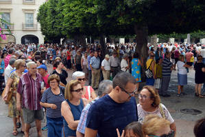 Almerienses y turistas comienzan a recoger los abanicos y programas de Feria