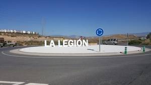 Finalizan los trabajos de acondicionamiento de la glorieta de acceso a la base militar de Sotomayor