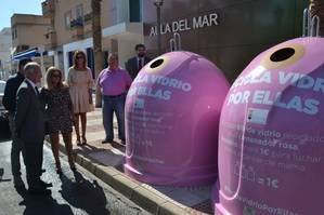 Roquetas y Ecovidrio presentan la campaña "Recicla Vidrio por ellas" contra el cáncer de mama