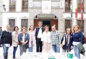 Cortés expresa su apoyo a las "mujeres valientes" que libran la batalla contra el cáncer de mama