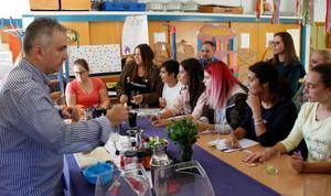 Jóvenes abderitanos aprenden a realizar cócteles saludables sin alcohol