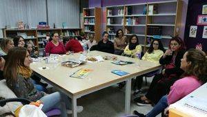 Alumnos del CEIP Virgen de la Paz conocen el trabajo y servicios de las bibliotecas de Vicar