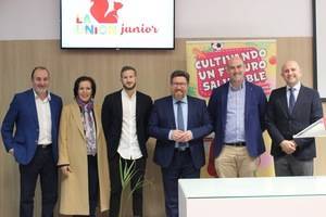 La Junta resalta la importancia de formar a los escolares para revertir el descenso en el consumo de frutas y verduras