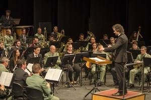 Banda Municipal de Música y la Unidad de Música de la Legión suenan a Navidad