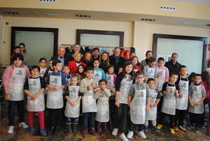 Un taller de barro para los pequeños aprendices de alfarero en Fines