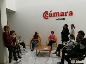 La Cámara y 17 empresas impulsan el empleo joven