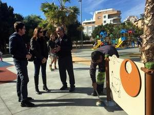 El Ayuntamiento ejidense dotan de juegos inclusivos las áreas infantiles