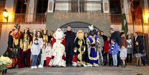 Los Reyes Magos llevan la ilusión a miles de niños y niñas de Adra en una gran cabalgata