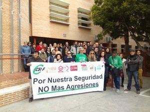 Profesores de Secundaria apoyan a dos compañeros agredidos en El Ejido