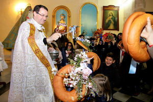 Instinción honra a su Virgen de los "papelicos"