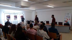 Alumnos de FP y Bachiller del Colegio ‘Compañía de María’ conocen la labor de Andalucía Emprende