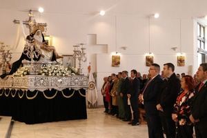 La Virgen de Las Angustias regresa a su templo arropada por cientos de ejidenses tras su restauración a manos de Joaquín Gilabert