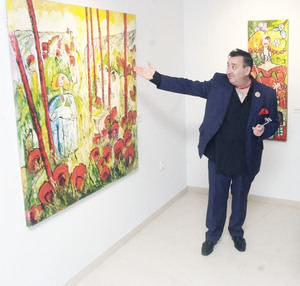 Antonio Roa llena de luz la sala Luis María Ansón de Roquetas con la muestra ‘El jardín de las Meninas’