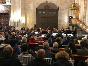 La Ocal y el coro infantil Pedro Mena inspiran un retablo de emociones y amor por la música