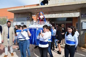 CEIP Saint Sylvain D’Anjou protagoniza la primera procesión de Semana Santa vicaria