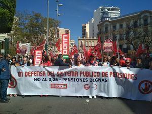 UGT y CCOO piden "pensiones dignas"