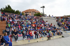 Más de 700 niños festejan el Día del Libro en el Anfiteatro de la Rambla