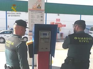 Provoca daños por 3.600 euros al destrozar la máquina de una gasolinera en la que no pudo respostar con 50