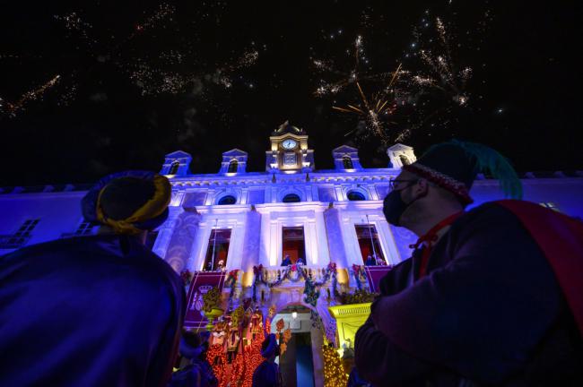 Los Reyes Magos llegan a Almería entre fuegos artificiales