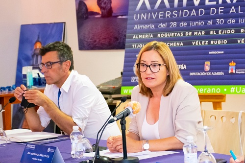 Esperanza Pérez inaugura el primer Curso de Verano que la UAL desarrolla en Níjar