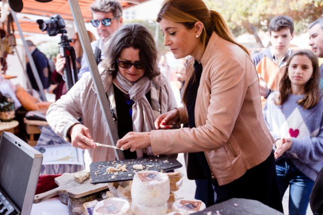 Almería se convierte en la capital del queso artesano con la VI Feria en la Plaza Vieja