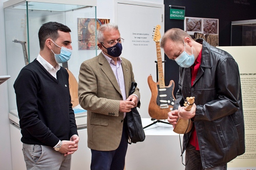 Almería homenajea a Juan Valdivia, fundador del mítico grupo ‘Héroes del Silencio’