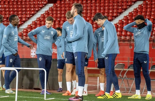 Almería se prepara para un duelo clave ante Huesca