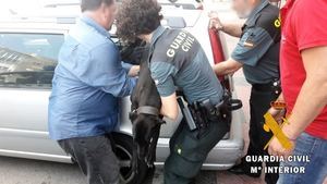 La Guardia Civil auxilia a un perro “Gallicus Canis” que se asfixiaba en un maletero