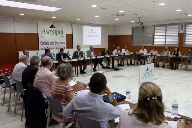 El alcalde mantiene un encuentro de trabajo con el Consejo General de Asempal