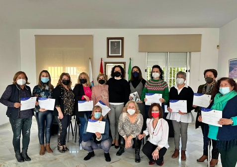 Diputación clausura el curso 2021 de los Talleres Carmen de Burgos en Balanegra