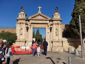 Los almerienses cumplen con el ritual del Día de los Difuntos en medio de las medidas anticovid-19