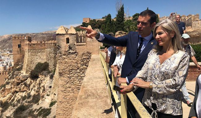 Junta, Ayuntamiento y Diputación asumen crear un patronato para La Alcazaba