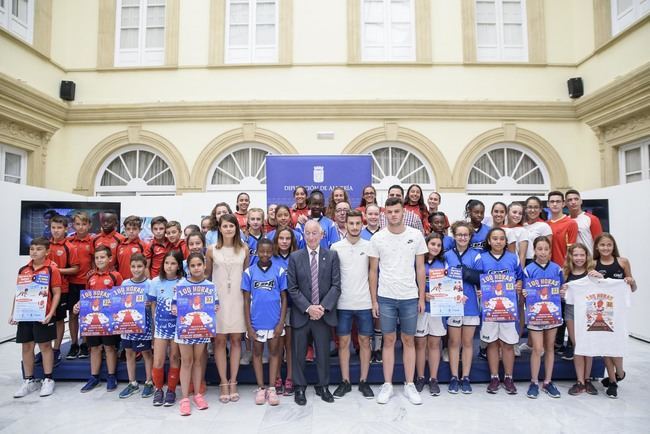 Multitudinaria presentación de las ‘100 Horas de Deporte’ de Roquetas