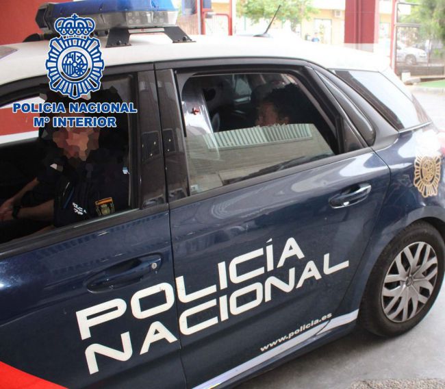 La Policía Nacional detiene a dos hermanos que atracaron a un joven