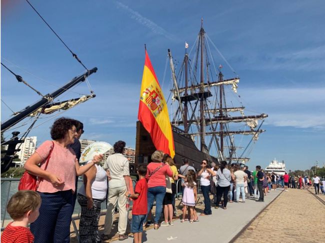 El Puerto de Almería recibe la réplica del barco que dio la primera vuelta al Mundo