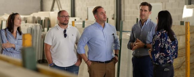 El PP promete una 'revolución fiscal' que beneficiaría al sector del mármol en Almería