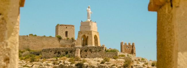 Almería cierra el mejor verano de su historia con casi 900.000 viajeros alojados